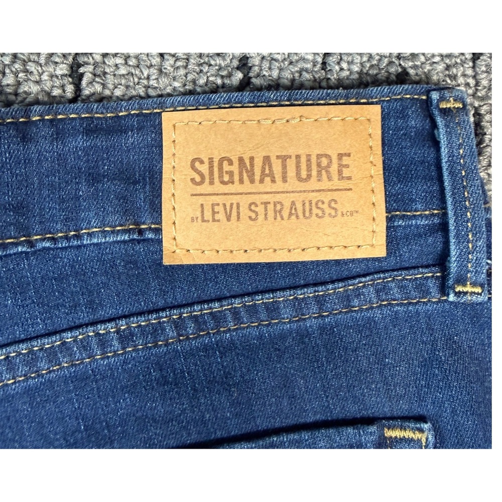 Signature by Levi Strauss Womens Bermuda Shorts Dark Wash Cuff Stretch Denim 34 - Picture 4 of 9